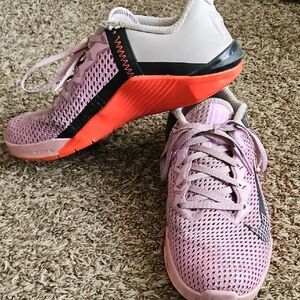 Nike Metcon6 Women's Athletic Shoes - Pink and Black Size 9